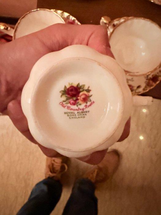 Royal Albert - Kop en schotel (7) - Old Country Roses -, Antiquités & Art, Antiquités | Meubles | Tables