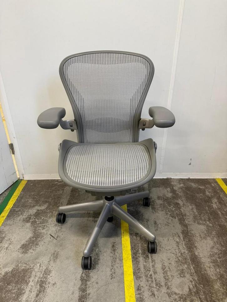 Refurbished Herman Miller Aeron Titanium, Huis en Inrichting, Bureaustoelen, Bureaustoel, Wit, Zo goed als nieuw, Ergonomisch