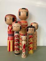 Zes prachtige verschillende vintage Kokeshi-poppen. - Hout -, Antiek en Kunst