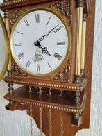 Horloge murale - FHS - Bois de chêne et laiton - 1970-1980, Antiquités & Art