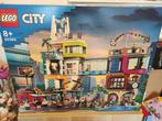Lego - City - 60380 - Binnenstad - 2020+, Kinderen en Baby's, Speelgoed | Duplo en Lego, Nieuw