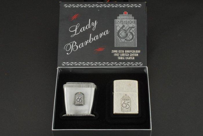 Zippo - Zippo 65th Anniversary 1997 Limited Edition Table, Collections, Articles de fumeurs, Briquets & Boîtes d'allumettes