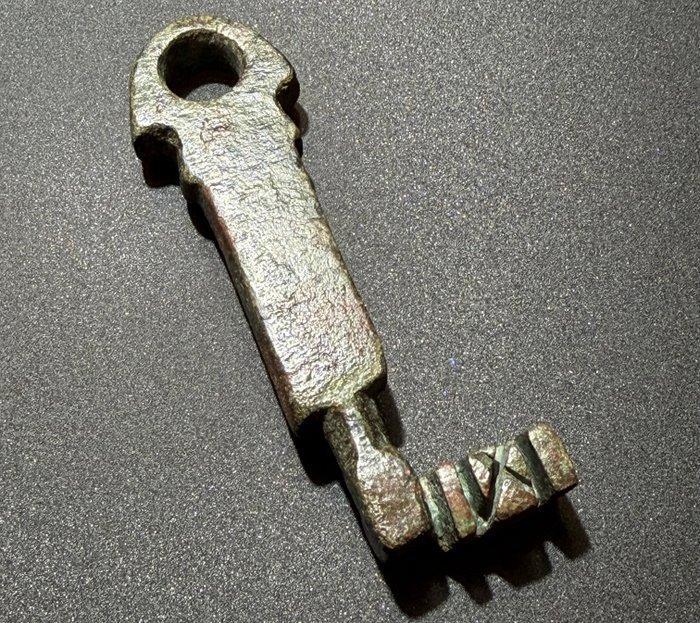 Oud-Romeins Brons Uitzonderlijk goed bewaarde sleutel met, Antiquités & Art, Antiquités | Autres Antiquités