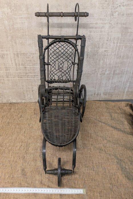 Antieke rotan poppenwagen - Speelgoed kinderwagen, Antiquités & Art, Antiquités | Jouets