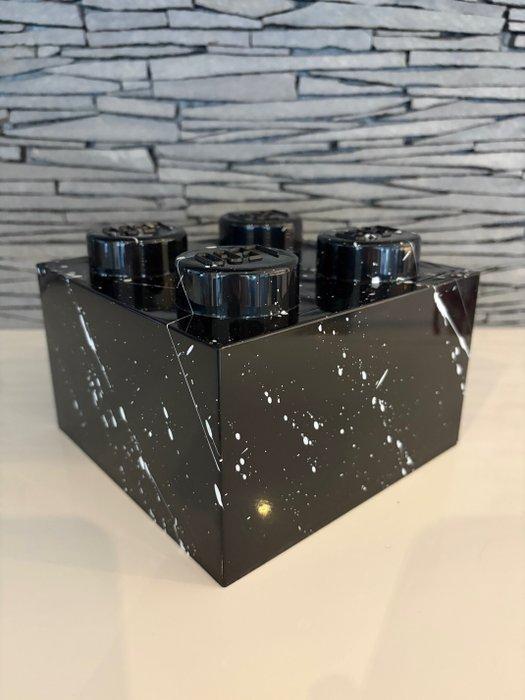 L.M ARTS - Lego XXL CHANEL, Antiek en Kunst, Kunst | Designobjecten