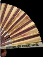 Délicieux et rare éventail japonais en papier et bois