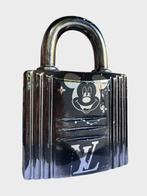AmsterdamArts - Louis Vuitton X Mickey Mouse inspired lock, Antiek en Kunst