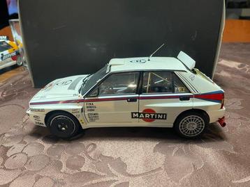 Kyosho 1:18 - Modelauto - Lancia Delta HF Martini Rally