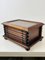 Doos - Antieke Art & Crafts muntendoos 100 vakjes - Hout,