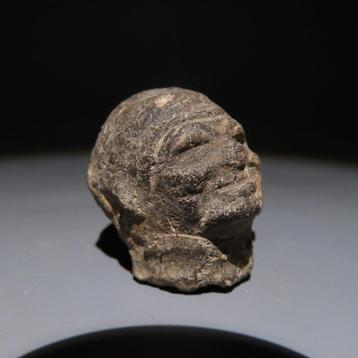 Maya Terre cuite Figure de tête. vers 600 - 900 ap. J.-C.