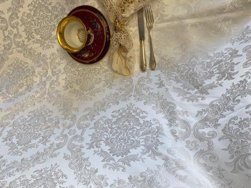 san leucio - Weelderige Damasten tafelkleed van witte zijde, Antiek en Kunst, Antiek | Meubels | Tafels