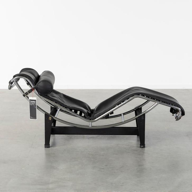 Le Corbusier, een ligzetel LC4 voor Cassina, Antiek en Kunst, Antiek | Meubels | Stoelen en Sofa's, Ophalen