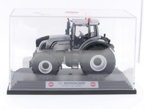 Schaal 1:32 SIKU Fendt 930 Vario (Silver) Siku-2005 Tre..., Hobby en Vrije tijd, Modelauto's | 1:32, Zo goed als nieuw, SIKU, Ophalen of Verzenden