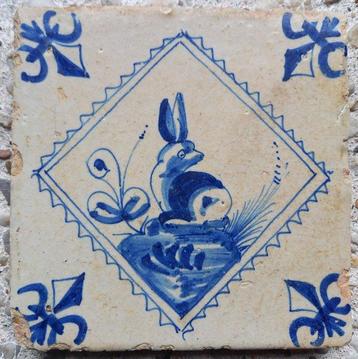 Carreau - Ancien carreau de Delft bleu avec un lapin. -