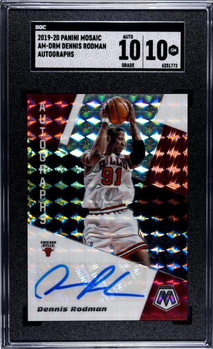 2019/20 Panini Mosaic NBA Dennis Rodman #AM-DRM Autograph, Hobby en Vrije tijd, Verzamelkaartspellen | Overige