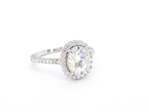 Veiling - Entourage ring ovaal Moissaniet 2.00 carat, Handtassen en Accessoires, Ringen