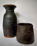 Twee handgesneden houten containers voor het bewaren van, Antiek en Kunst