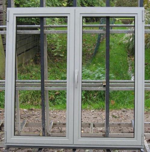 aluminium raam , chassis , venster 135 x 136 mosgrijs - 7003, Doe-het-zelf en Bouw, Raamkozijnen en Schuifdeuren, Inclusief glas