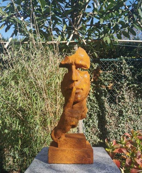 Beeldje - The whispering man - IJzer, Antiquités & Art, Art | Objets design