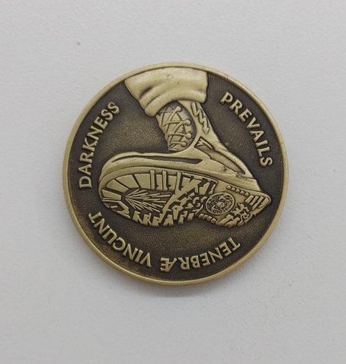 Shepard Fairey (OBEY) (1970) - Antique Brass Coin x, Antiek en Kunst, Kunst | Schilderijen | Modern