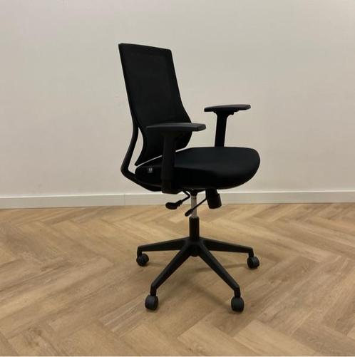 SA Möbler Ergonomische bureaustoel, zwarte stoffering en, Zakelijke goederen, Kantoor en Winkelinrichting | Kantoormeubilair en Inrichting
