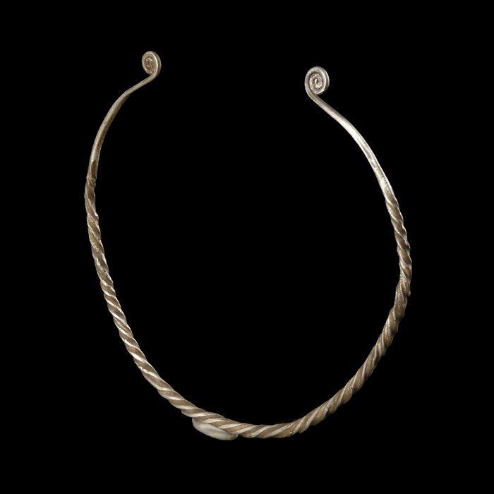 Viking periode Zilver Draaikraag of armband met spiralen, Antiek en Kunst, Antiek | Overige Antiek