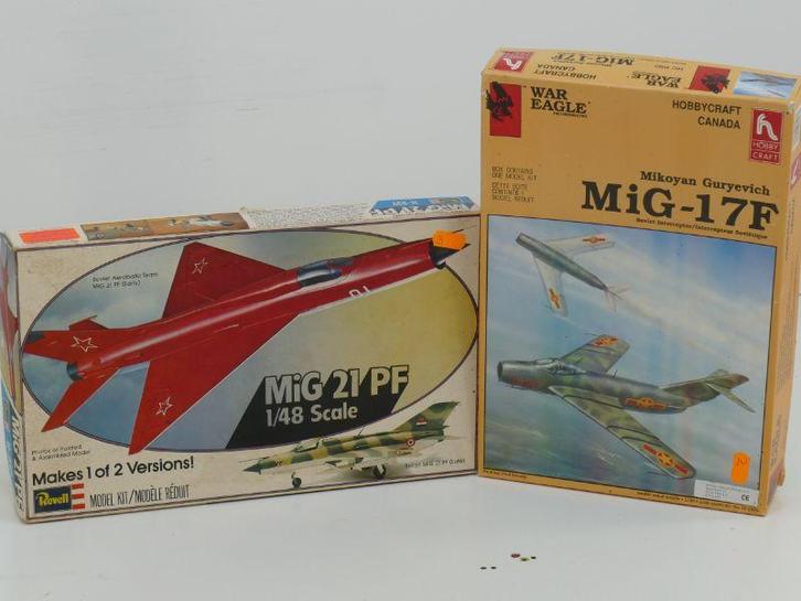 Schaal 1:48 Hobbycraft 1593 Revell H-237 MiG-17F + MiG 21..., Hobby en Vrije tijd, Modelbouw | Vliegtuigen en Helikopters, Gebruikt