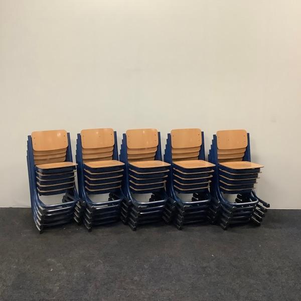 Tweedehands complete set 20 stuks schoolstoelen Presikhaaf, Huis en Inrichting, Stoelen, Gebruikt, Vijf, Zes of meer stoelen, Hout