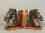 Boekensteunen (2) - Boekensteunen met een paardenhoofd -