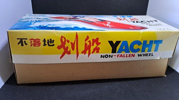 MS China - Yacht Rower, verpakt in doos - Opwindbaar blikken, Antiek en Kunst, Antiek | Speelgoed