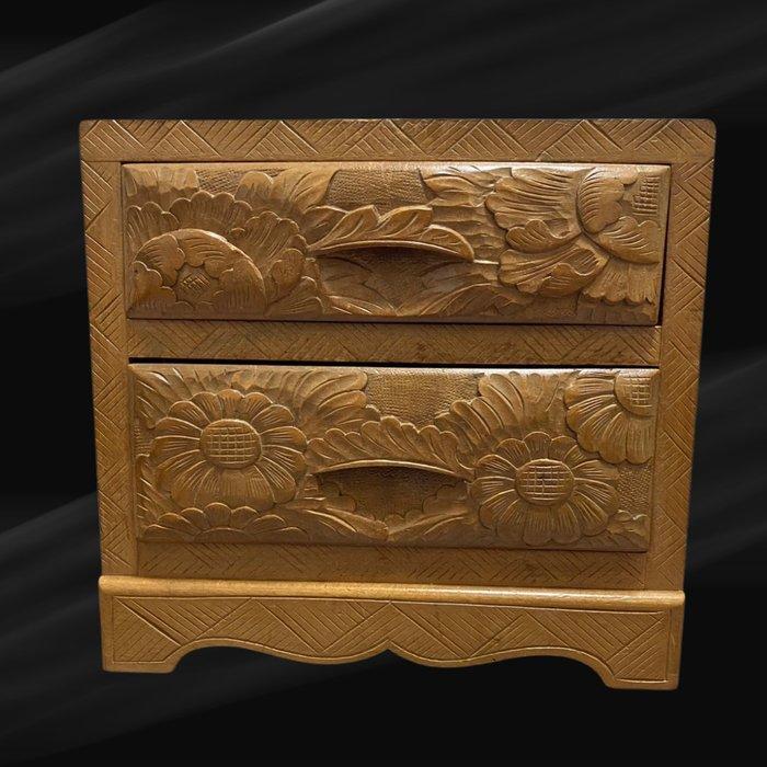 Authentique Nikko-bori : petit coffre sculpté à la main «, Antiek en Kunst, Antiek | Overige Antiek