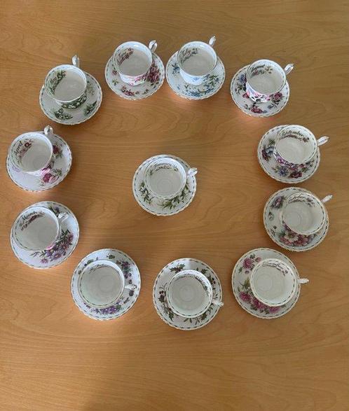 Royal Albert - Theeservies (25) - Flower of the Month Series, Antiek en Kunst, Antiek | Meubels | Tafels