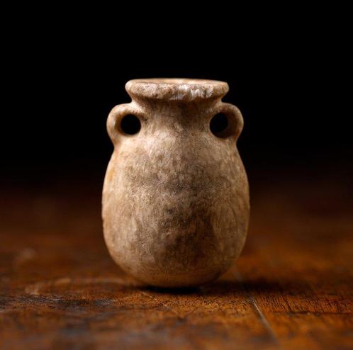 Oud Egypte voortreffelijke albasten vaas met lussen - 10 cm, Verzamelen, Mineralen en Fossielen