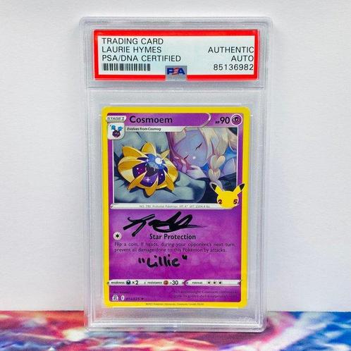 Pokémon Graded card - SIGNED Cosmoem #014 Laurie Hymes, Hobby en Vrije tijd, Verzamelkaartspellen | Pokémon