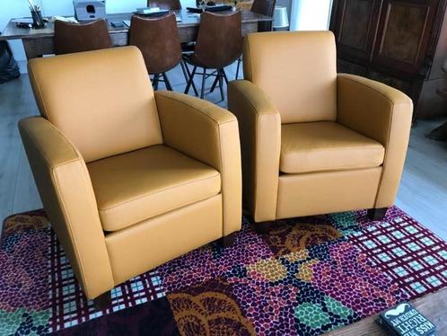 Set van 2 leren fauteuils met houten poten - geel leer -, Huis en Inrichting, Fauteuils, 50 tot 75 cm, 75 tot 100 cm, Nieuw, Leer
