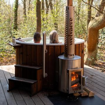 Hottub met jets, bubbels Houtgestookt, elektrisch, biodiesel beschikbaar voor biedingen