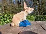 Beeld, young pig with boots - 29 cm - polyresin