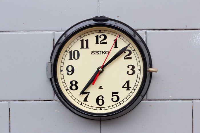 Wandklok - Seikosha CO. LTD Seiko - Staal, Bakeliet,, Antiek en Kunst, Antiek | Klokken
