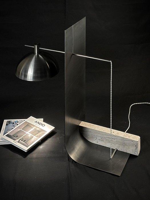 DARK atelier - Lampe - Equo 2.1 - Fer, Travertine, Acier, Antiek en Kunst, Kunst | Designobjecten