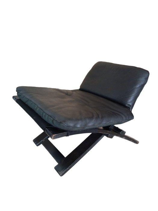 Nelo - Ake Fribytter - Fauteuil - X-frame ottoman Nelo, Antiek en Kunst, Antiek | Meubels | Stoelen en Sofa's
