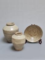 Pot (3) - Aardewerk, 2 Chinese Pale Jade Green Celadon