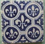 Tegel - Ornament tegel met Franse lelies. - 1600-1650, Antiek en Kunst
