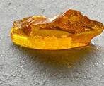 Natuurlijk volledige steen Baltisch amber met handgesneden