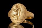 Oude Romeinse stijl Gouden Ring met Badende Venus
