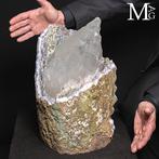 Selenietkristal in een lavaschoorsteen - Geboren tussen lava