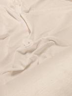 “Bianco Ottico a Superficie testurizzata – Eleganza Moderna”