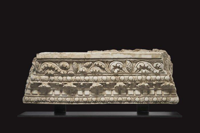 Oud-Romeins Gips Fragment van een fries - 24 cm, Verzamelen, Mineralen en Fossielen