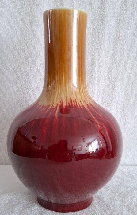 Vaas - Porselein - China - Sang-de-boeuf stijl  (Zonder, Antiek en Kunst, Antiek | Overige Antiek
