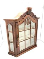 Vitrinekast - Wortelnotenhout