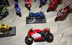 1:18 - Model motorfiets (12) - Ducati 65; Yamaha Movistar
